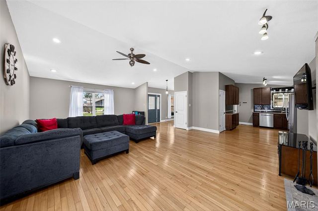 2933 Emerald Bend Court, St Louis, MO 63129