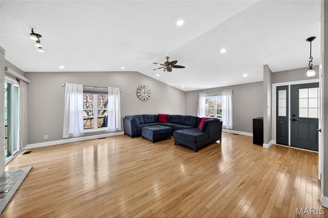 2933 Emerald Bend Court, St Louis, MO 63129