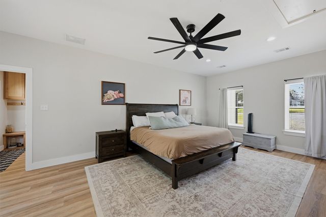 501 Bonham Street, Tom Bean, TX 75491