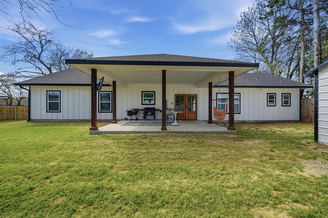 501 Bonham Street, Tom Bean, TX 75491