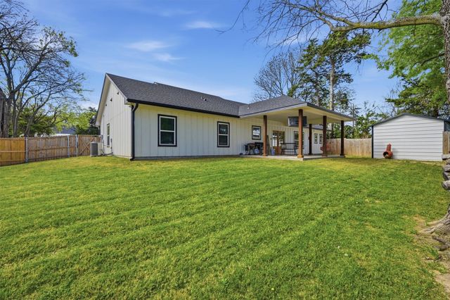 501 Bonham Street, Tom Bean, TX 75491