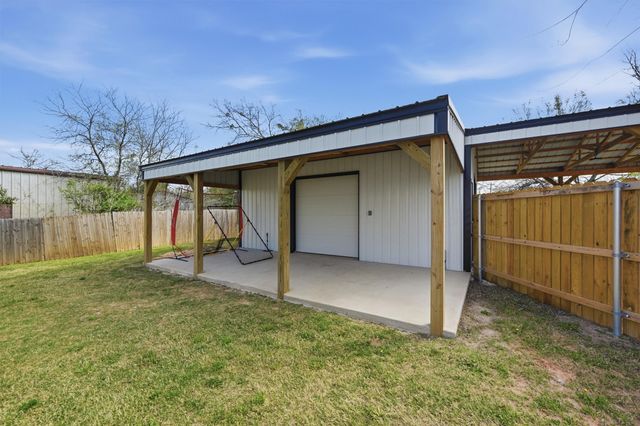 501 Bonham Street, Tom Bean, TX 75491