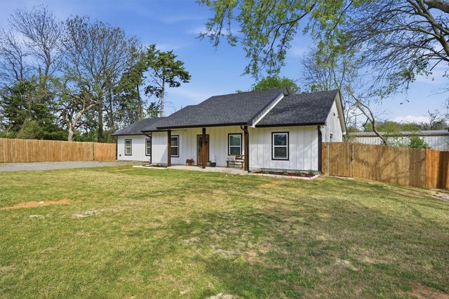 501 Bonham Street, Tom Bean, TX 75491