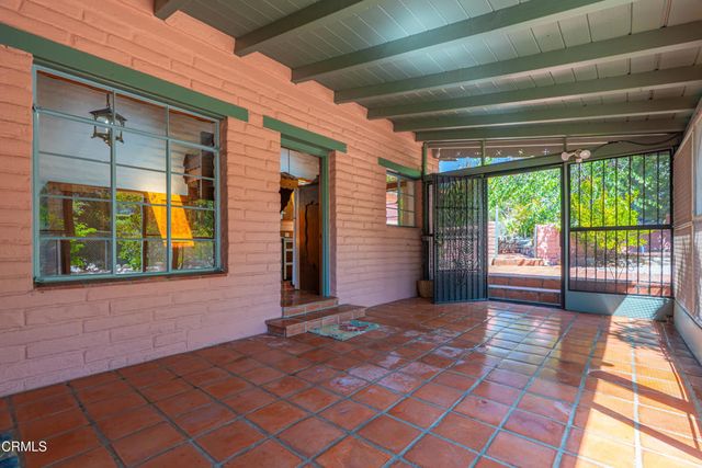 2300 El Moreno Street, La Crescenta, CA 91214