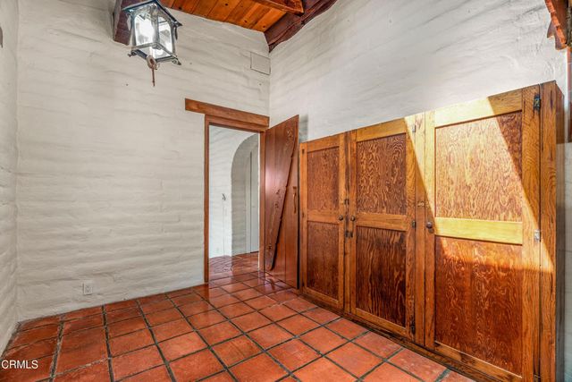 2300 El Moreno Street, La Crescenta, CA 91214