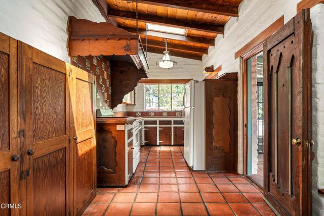 2300 El Moreno Street, La Crescenta, CA 91214