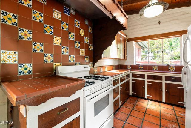 2300 El Moreno Street, La Crescenta, CA 91214