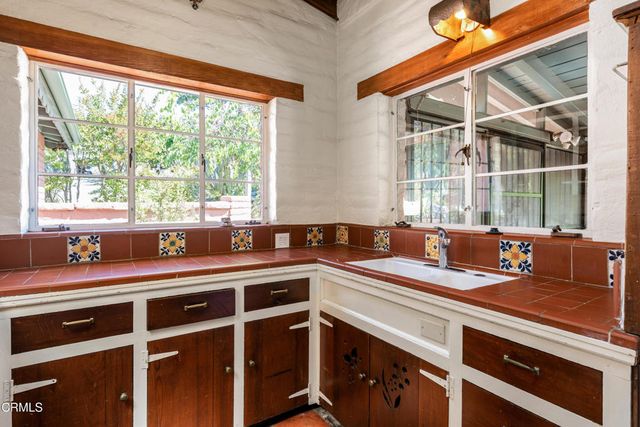 2300 El Moreno Street, La Crescenta, CA 91214