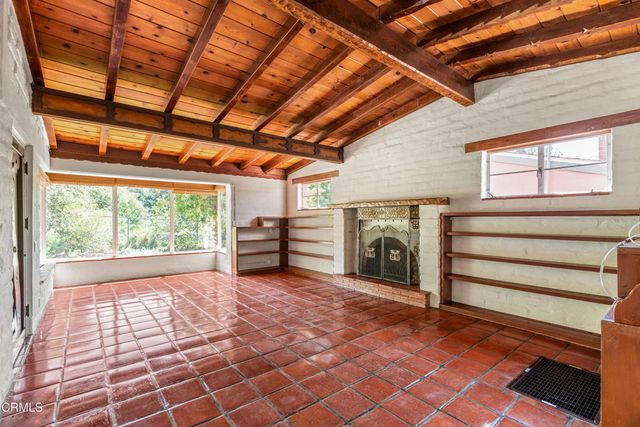 2300 El Moreno Street, La Crescenta, CA 91214