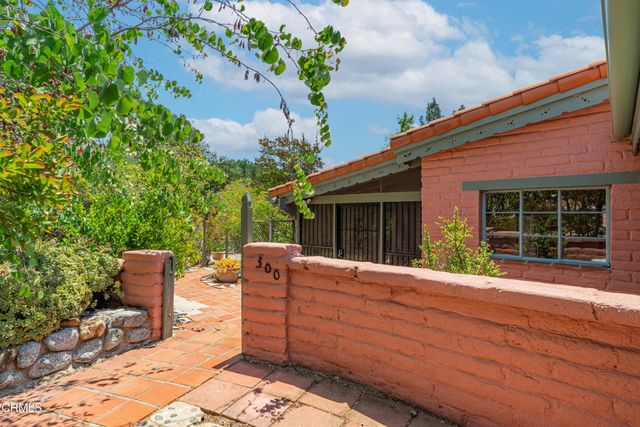 2300 El Moreno Street, La Crescenta, CA 91214