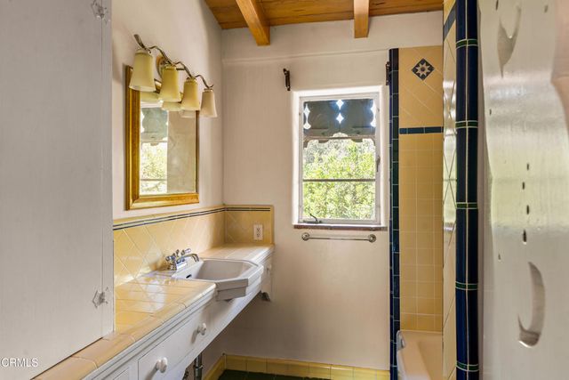 2300 El Moreno Street, La Crescenta, CA 91214