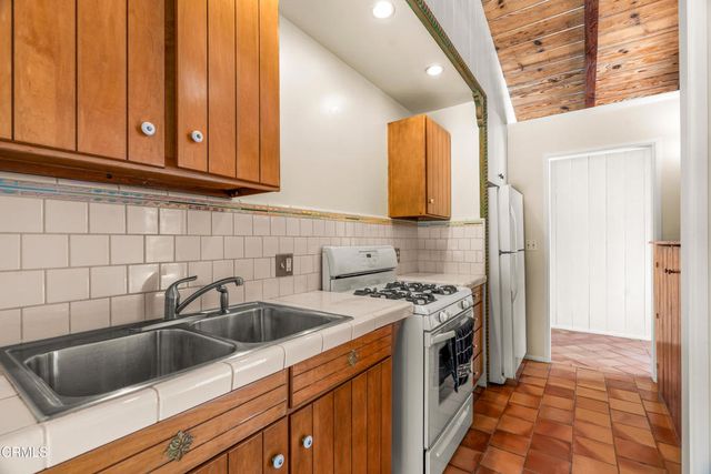 2300 El Moreno Street, La Crescenta, CA 91214