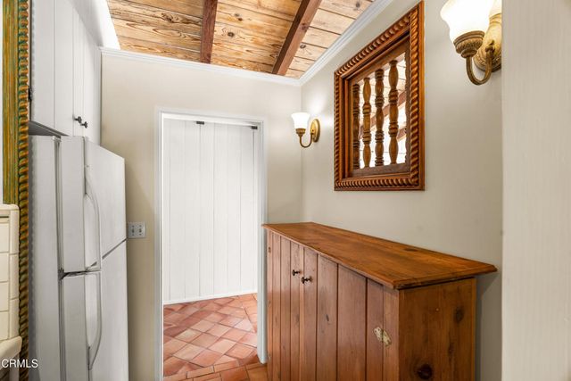 2300 El Moreno Street, La Crescenta, CA 91214