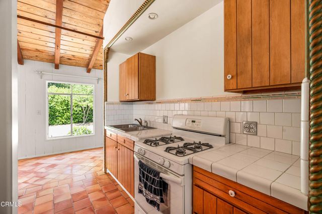 2300 El Moreno Street, La Crescenta, CA 91214