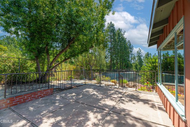 2300 El Moreno Street, La Crescenta, CA 91214