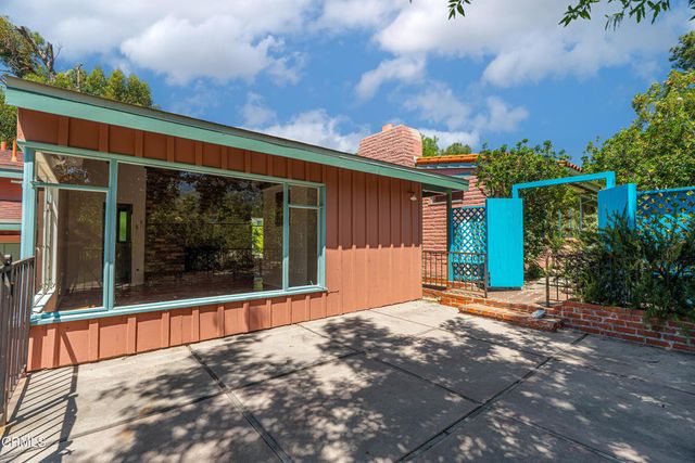 2300 El Moreno Street, La Crescenta, CA 91214
