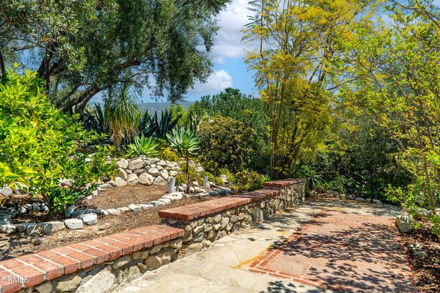 2300 El Moreno Street, La Crescenta, CA 91214