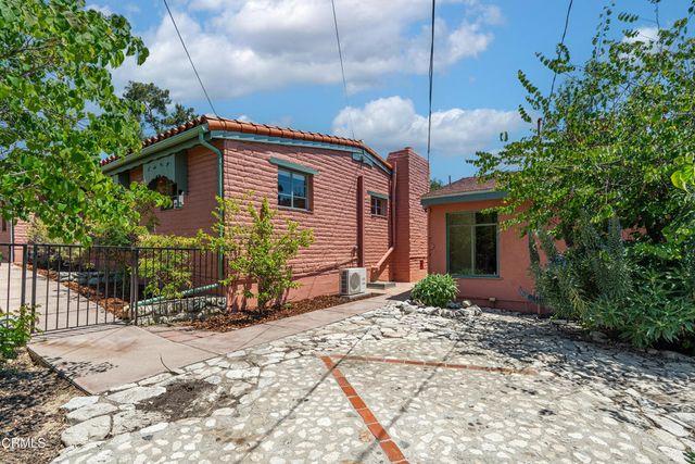 2300 El Moreno Street, La Crescenta, CA 91214