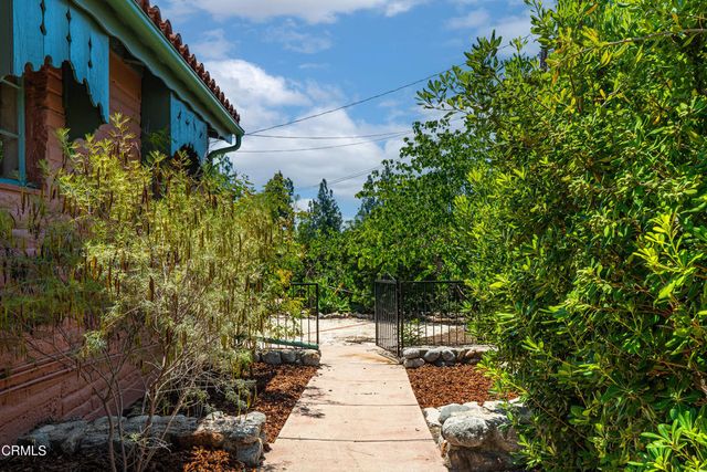 2300 El Moreno Street, La Crescenta, CA 91214