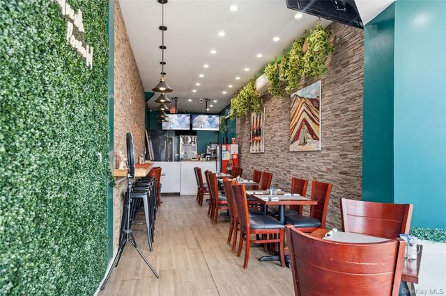 379 Sunrise Highway, Lynbrook, NY 11563