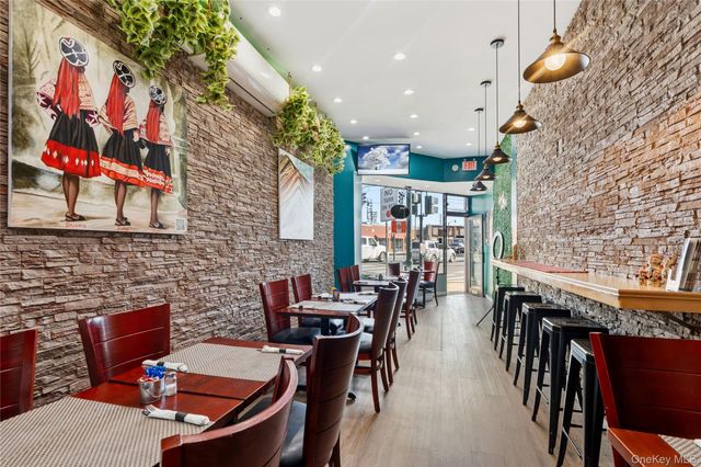 379 Sunrise Highway, Lynbrook, NY 11563