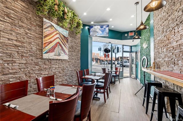 379 Sunrise Highway, Lynbrook, NY 11563