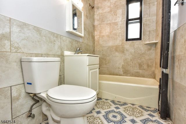 303 Hamilton Pl A4, Hackensack City, NJ 07601