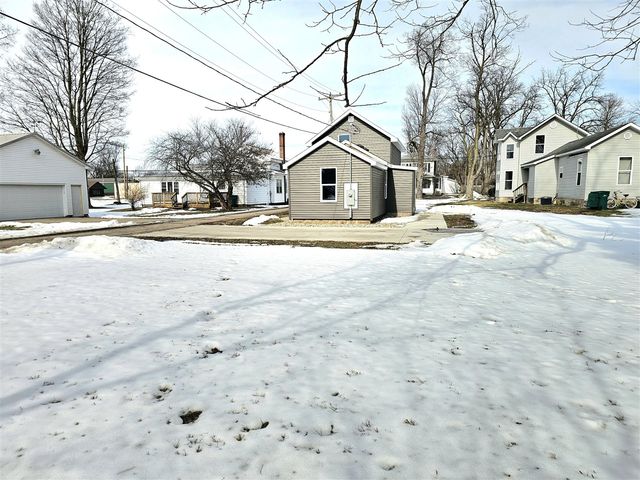 108 E Murray Avenue, White Pigeon, MI 49099