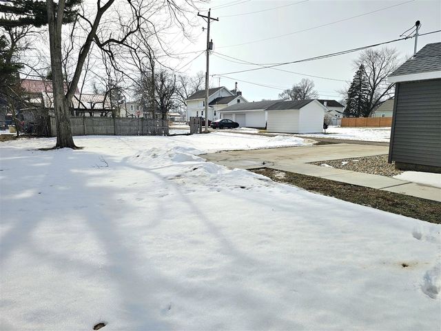 108 E Murray Avenue, White Pigeon, MI 49099