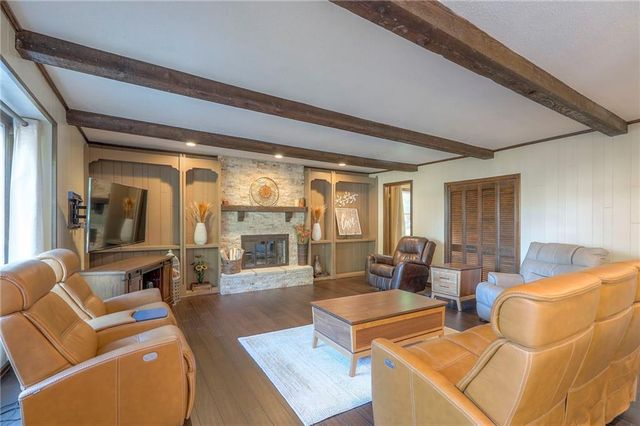 9504 W 104th Street, Overland Park, KS 66212