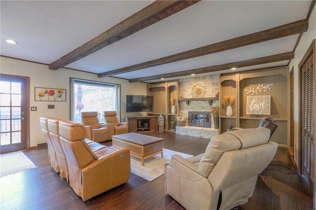 9504 W 104th Street, Overland Park, KS 66212