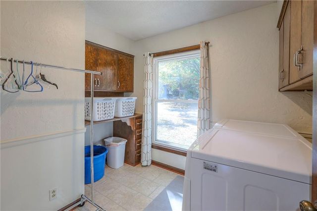 9504 W 104th Street, Overland Park, KS 66212