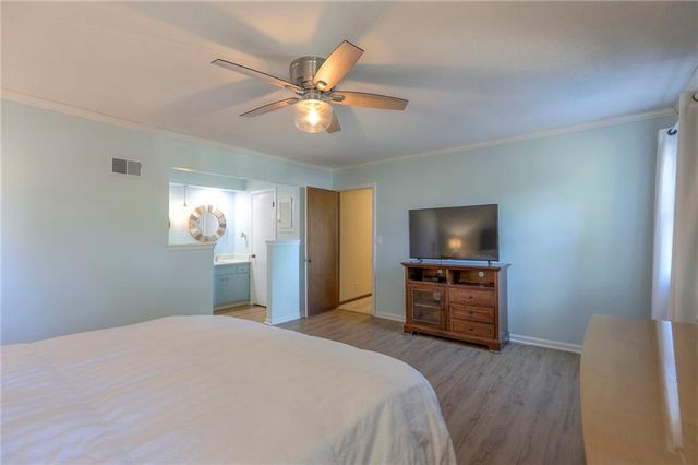 9504 W 104th Street, Overland Park, KS 66212