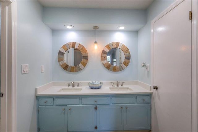 9504 W 104th Street, Overland Park, KS 66212