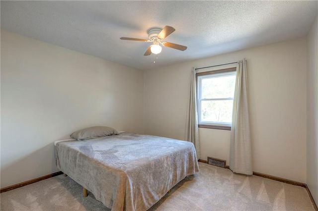 9504 W 104th Street, Overland Park, KS 66212