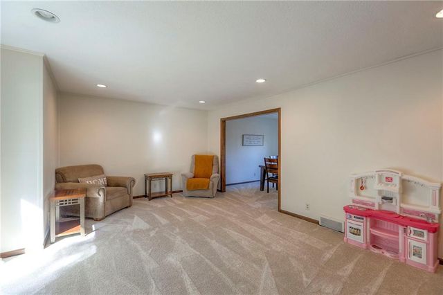 9504 W 104th Street, Overland Park, KS 66212