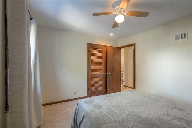 9504 W 104th Street, Overland Park, KS 66212