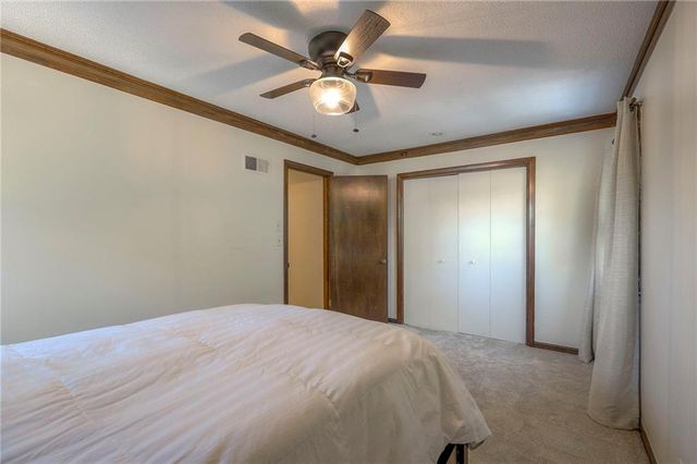 9504 W 104th Street, Overland Park, KS 66212