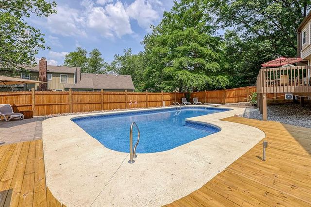 9504 W 104th Street, Overland Park, KS 66212