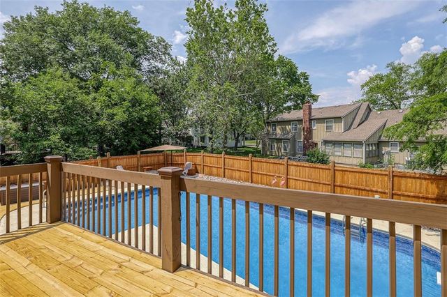 9504 W 104th Street, Overland Park, KS 66212