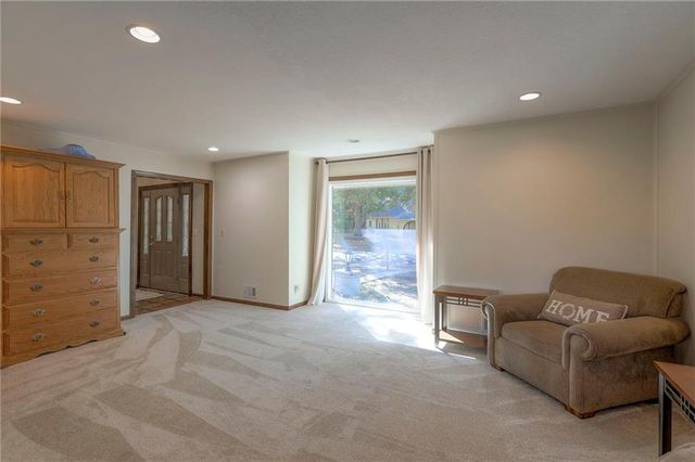 9504 W 104th Street, Overland Park, KS 66212