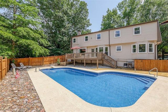 9504 W 104th Street, Overland Park, KS 66212