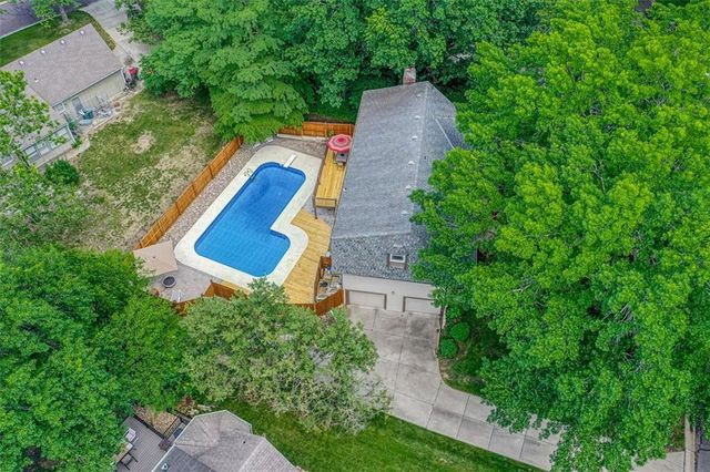 9504 W 104th Street, Overland Park, KS 66212