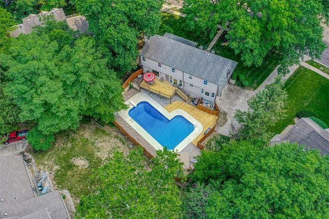 9504 W 104th Street, Overland Park, KS 66212