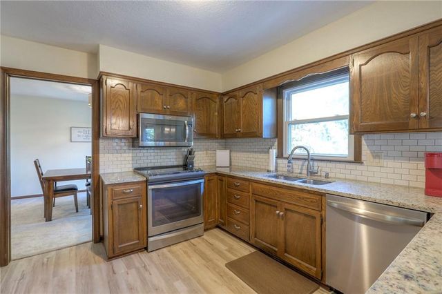 9504 W 104th Street, Overland Park, KS 66212