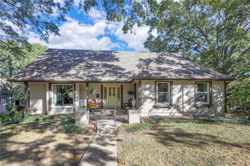 9504 W 104th Street, Overland Park, KS 66212