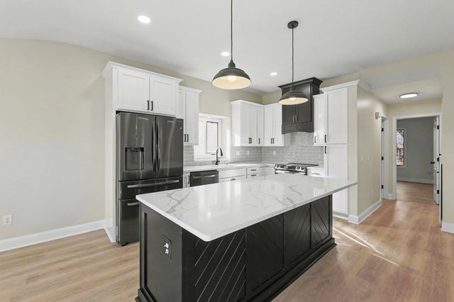 322 S Circle Lake Cir, Wichita, KS 67209