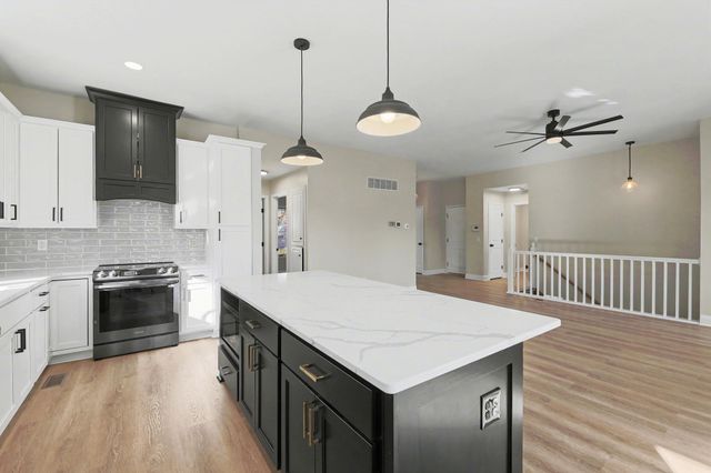 322 S Circle Lake Cir, Wichita, KS 67209