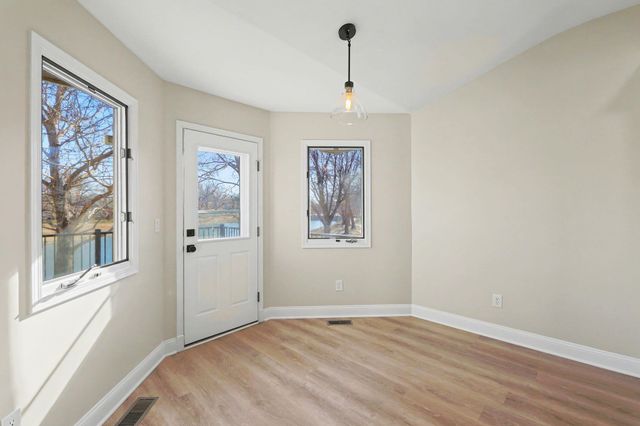 322 S Circle Lake Cir, Wichita, KS 67209