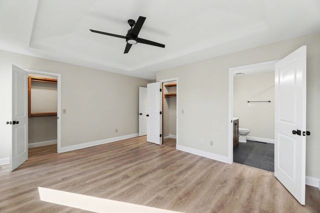 322 S Circle Lake Cir, Wichita, KS 67209